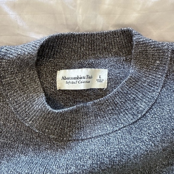 Abercrombie & Fitch Split Hem Business Casual Crewneck Sweater size Large - Picture 2 of 9